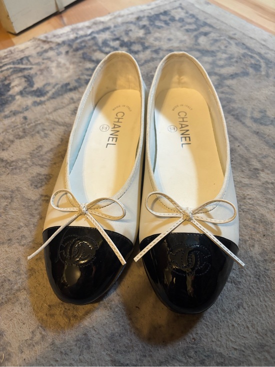CHANEL Shoes - CHANEL Cream Leather Ballet Flats with Black Patent Cap Toe